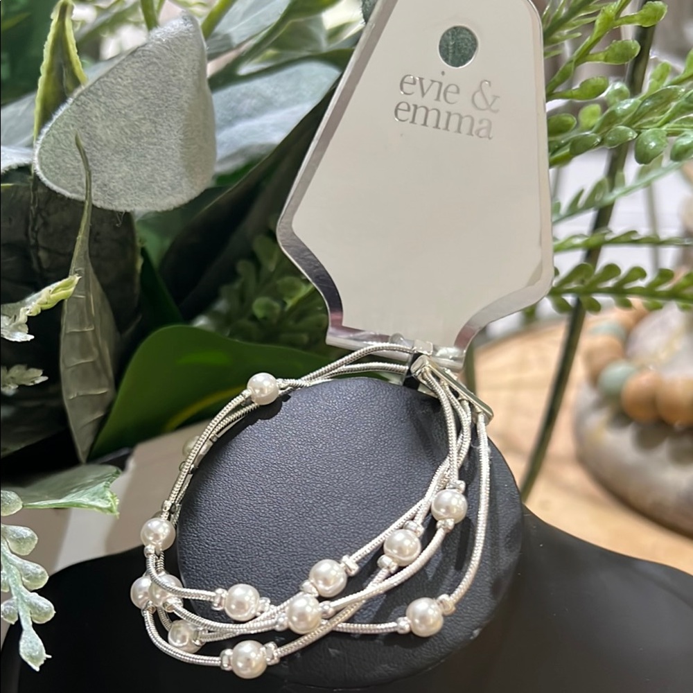 Silver Pearl Bracelet Evie & Emma NWT J62